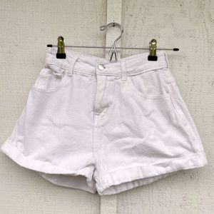 white mom shorts from verge girl